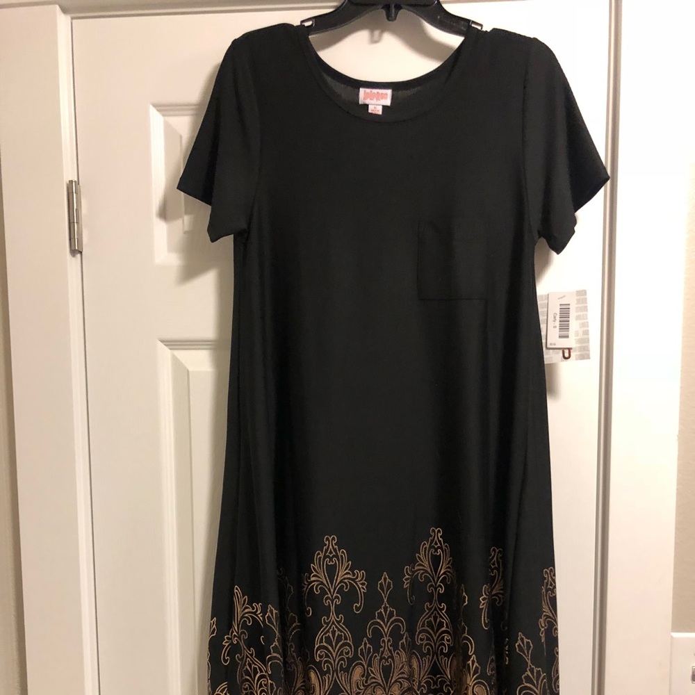 NWT Small elegant black Carly